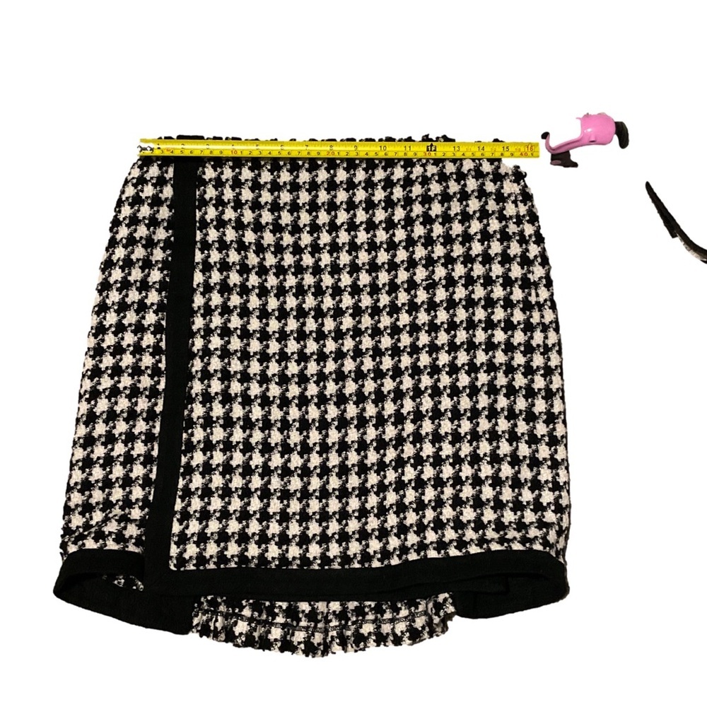 ECI New York Tweeded Houndstooth Black and White Wrap Skirt 10 - Picture 4 of 7